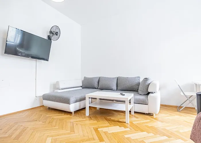 Διαμέρισμα Lovely 4br Garden By Lorenz Boehler & Danube *