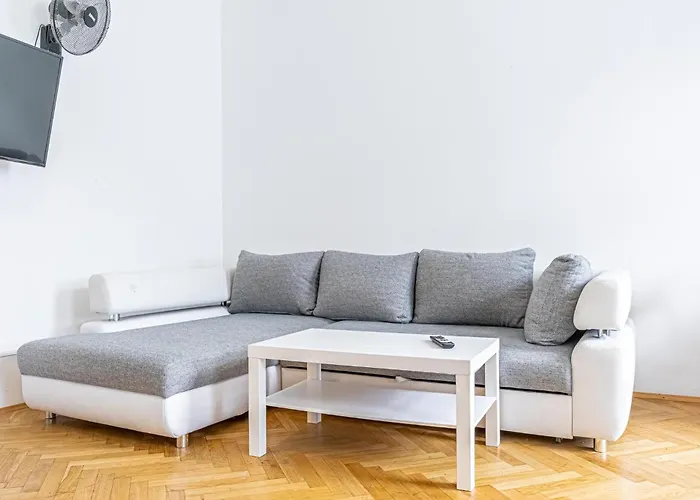 Lovely 4br Garden By Lorenz Boehler & Danube Διαμέρισμα